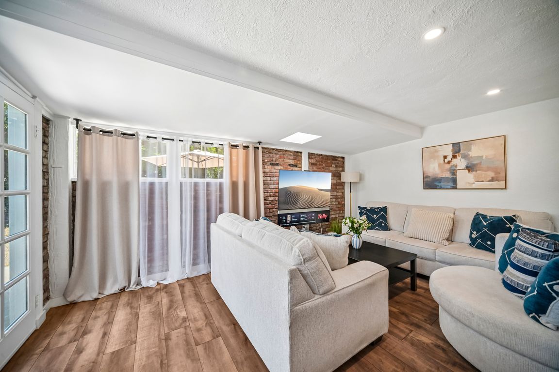 Updated 4-Bedroom Home in North Hollywood in North Hollywood